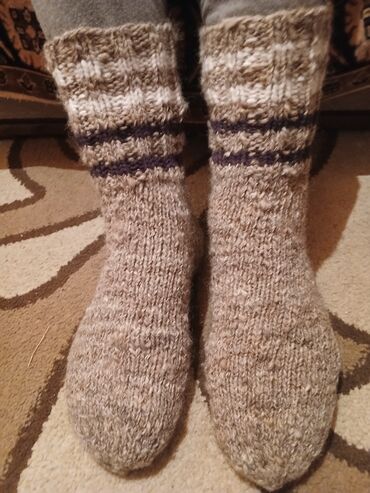 Kolqotkalar, corablar: Təbii yundan hazırlanmış iplər və toxuma əl işləri. Sifariş qəbul — 20