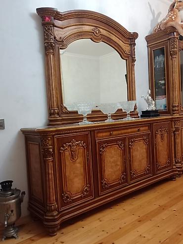 kombi şkafı: Klassik üslubda bufet və böyük güzgü dəsti - Material: massiv ağac və — 1
