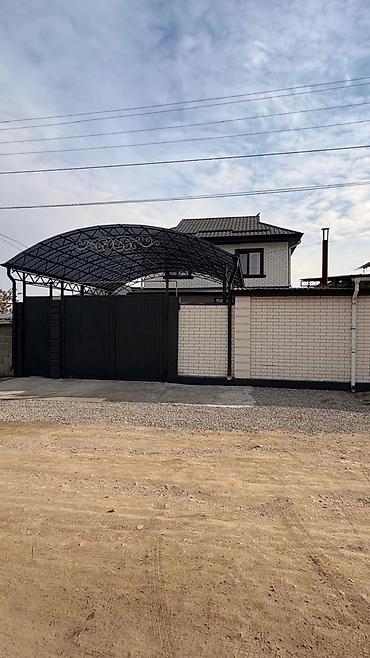 Продажа коттеджей и домов: 🏡 Продаётся 2-х этажный дом 📍Район : Ак-Орго ж/м 📌Расположение  — 6