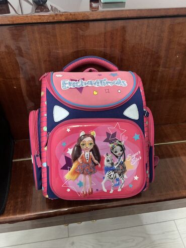 рюкзак аниме: Рюкзак для девочек почти новый порванных мест нет 900сом