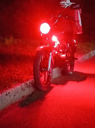 baqaj az: Moped/Motorsiklet – qırmızı rəngdə, şəhər içi və gündəlik istifadə — 5