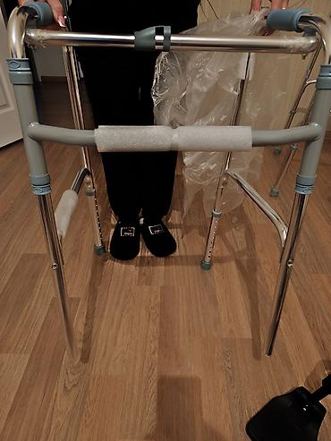 Gəzinti çərçivəsi (walker) - Material: yüngül, dayanıqlı alüminium