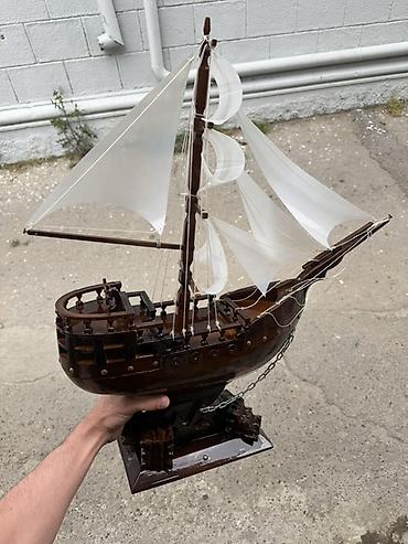 model: Taxta yelkənli gəmi maketi - Material: cilalanmış ağac gövdə və — 2