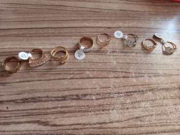 золотые кольца: Бижутерия, новые кольца, каждое по два маната
