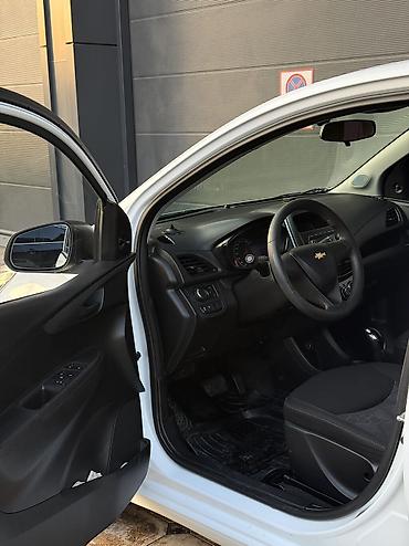 Chevrolet: Chevrolet Spark: 2017 г., 1 л, Вариатор, Бензин, Хэтчбэк — 12