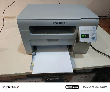 Настольные ПК и рабочие станции: Şəkillərdə nümayiş olunan bu Samsung lazer printer, ofis və ya ev