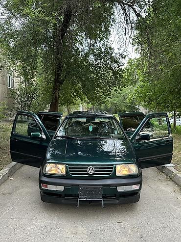 Volkswagen Vento: 1996 г., 1.8 л, Механика, Бензин, Седан