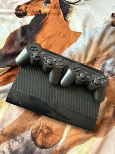 Sony PlayStation 3 iki ədəd oyun konsolu 28 oyunu var işlək