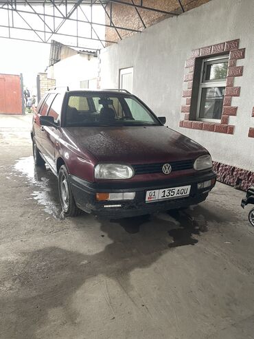 естима 3: Volkswagen Golf: 1994 г., 1.6 л, Механика, Бензин, Универсал