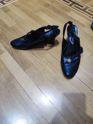 Basanoşka və səndəllər: Ölçü: 39, rəng - Qara, İşlənmiş — 5