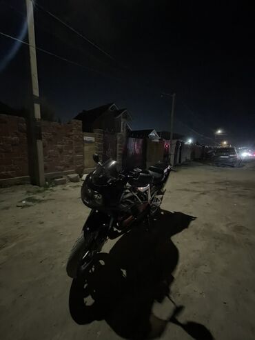 мотоциклы 400 кубов спорт: Спортбайк Suzuki, 750 куб. см, Бензин, Взрослый, Б/у