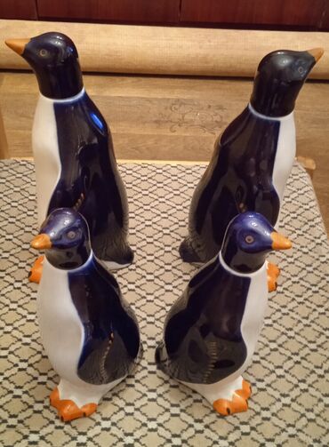 Статуэтки: Продаю графины - пингвины СССР ЛФЗ. высота 23см и 17см. Большие по