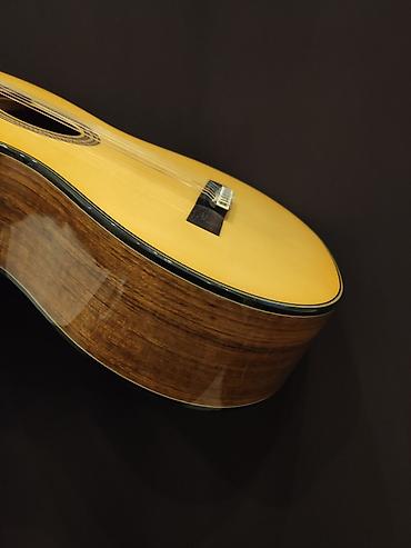 Gitaralar: Klassik gitara Model:Valencia VC 564 Üst:Sitka Spruce Qol: Amara — 4