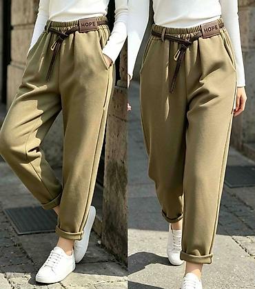 kais za struk: Ženske ležerne pantalone sa kaišem HOPE
2300 din
S M L — 3