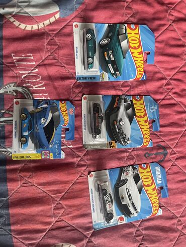 Oyuncaqlar: Hot Wheels avtomobil modelləri. Qiymətləri 7-8 olaraq dəyişir