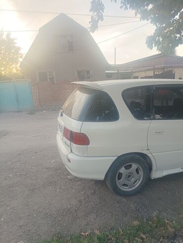 срочно продается машина: Toyota Ipsum: 2000 г., 0.2 л, Автомат, Газ, Минивэн