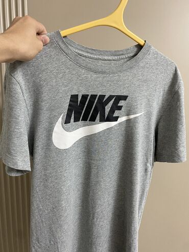 Футболки: Мужская футболка, S (EU 36), Nike, Б/у, цвет - Серый, Самовывоз