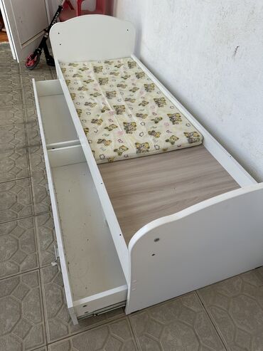 ош мебел: Односпальная кровать, Для девочки, Б/у