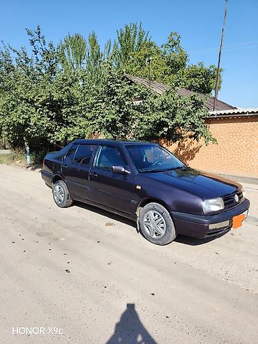 Продажа авто: Volkswagen Vento: 1993 г., Механика, Бензин, Седан — 1