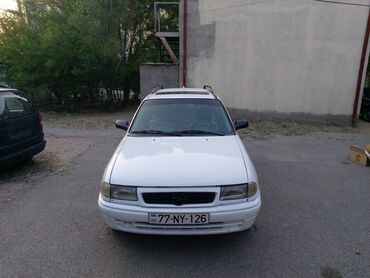 toyota plus c: Opel Astra: 1.6 l | 1996 il 559000 km Universal