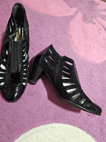 женские обуви: Туфли 36, цвет - Черный