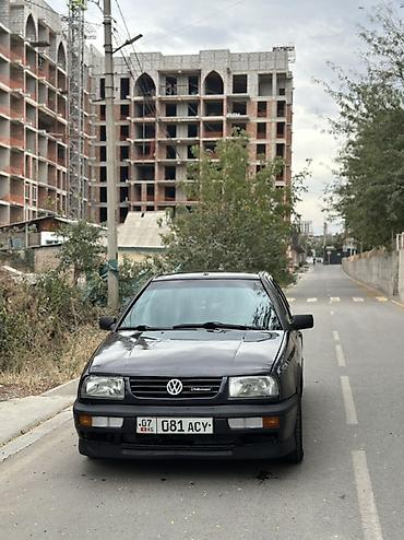 бампер венто: Volkswagen Vento: 1993 г., 1.8 л, Седан — 1