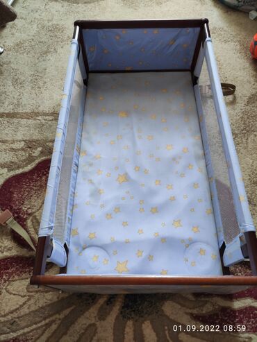 детскую кровать качалку: Продается детская люлька-кроватка. Легко вставляется в стандартную