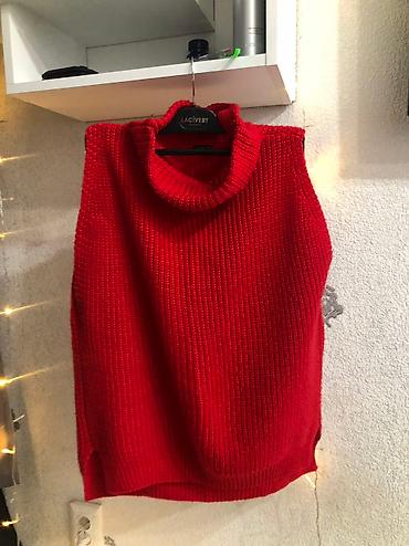 pull bear: Вязанная жилетка от Zaman. Теплая, стильная. Цвет красный. Б/у на — 2
