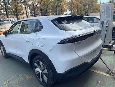 leapmotor b10: Changan : 2026 г., Гибрид — 4