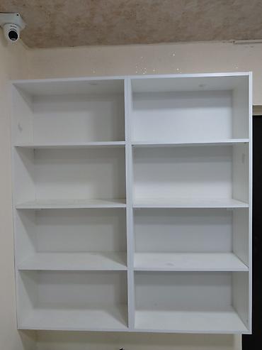 et mehsullari: Ağ rəngli, divara quraşdırılan açıq tip rəf sistemi. Mebel iki şaquli — 2
