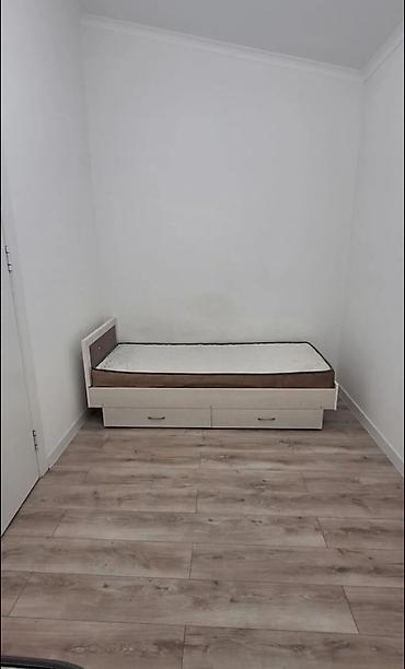 flat osh: Сдается 1‑комнатная квартира, район Восток‑5. Характеристики: - Этаж — 3