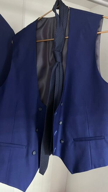 мужской костюм тройка: Костюм L (EU 40), цвет - Фиолетовый