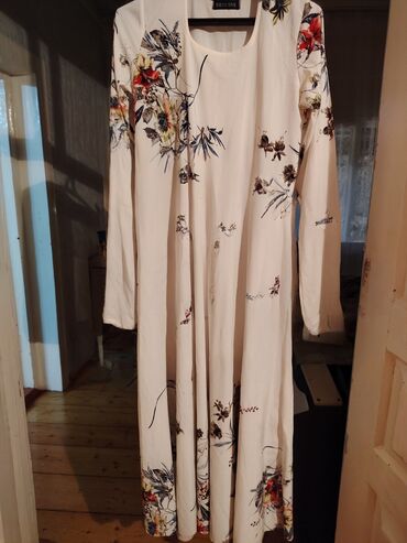 Dəstlər, kostyumlar: Qadın geyim dəsti – 4 üst geyim 1) Tünd boz rəngli uzun denim gödəkçə — 8