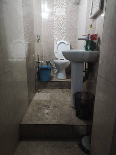 Digər kommersiya daşınmaz əmlakı: Gənclik metrosuna yaxin yerləşən Plestesn ümumi sahəsi 100 kv,m olan — 11