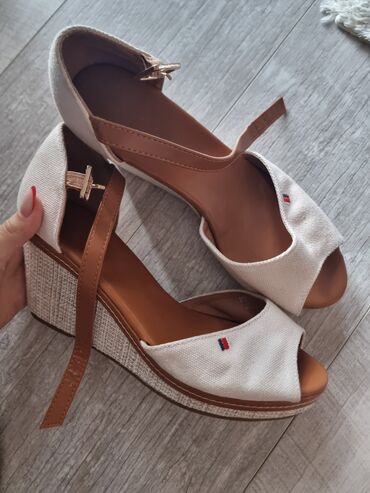 lidl prsluk sa dva lica: Sandale, Tommy Hilfiger, 38