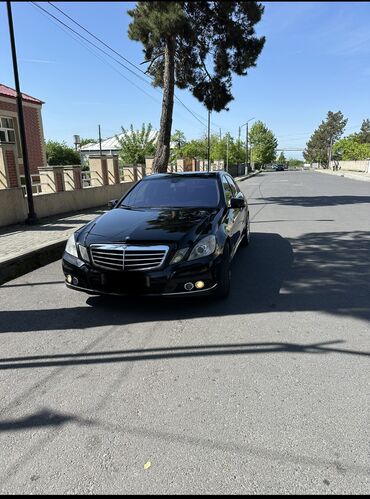 mercedes e 230: Mercedes-Benz E 220: 2.2 l | 2010 il Sedan