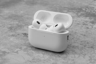 Компьютер жана ноутбук аксессуарлары: AirPods pro на продаже премиум цена: 1400 зарядка на один день хватит