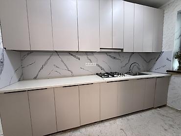 Продажа полдома: Продается двух этажный дом 🏡 Понарамные окна 🪟 250кв 📐 На первом — 10