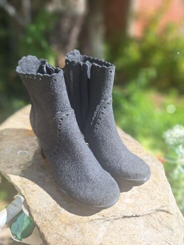 Gležnjače: Ženske kratke čizme – više modela Muške cipele. cena od 30 do 60 — 40