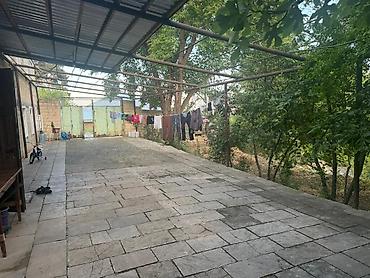 Həyət evləri və villaların satışı: Satılır: Həyətyanı ev ṣamaxu - Geniş, daş döşəməli həyət. Həyətin — 2