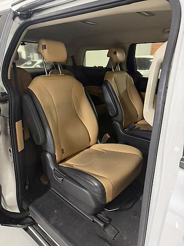 Kia: Kia Carnival: 2021 г., Минивэн — 21