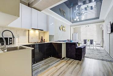 hostel osh: 3 комнаты, Бишкек Парк ТРЦ, Душевая кабина, Постельное белье, Кондиционер — 2