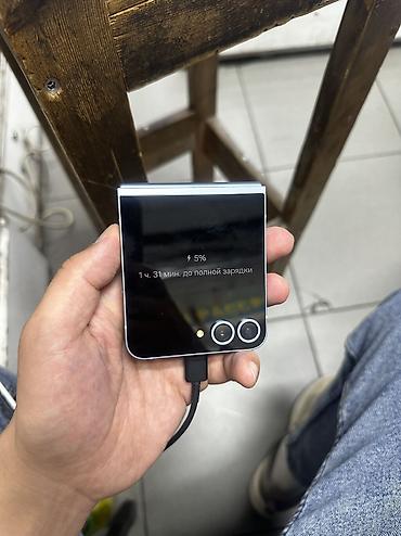 Мобильные телефоны и аксессуары: Samsung Z Flip, Б/у, 512 ГБ, цвет - Голубой, 2 SIM — 2