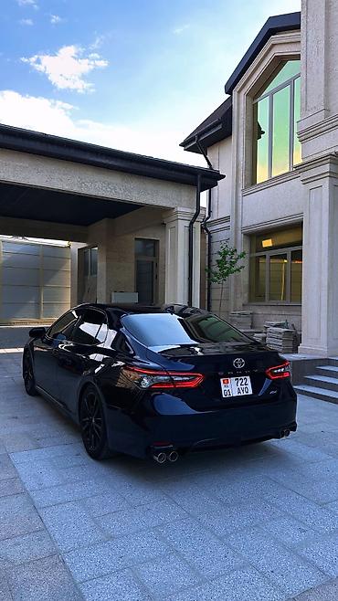 бюджетные авто: Toyota Camry: 2021 г., Бензин — 8