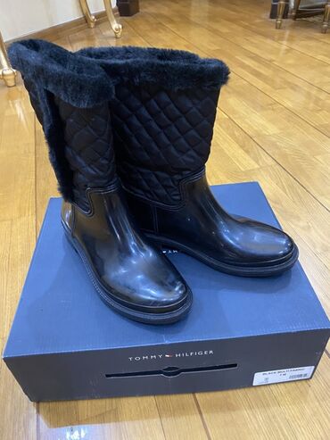 Basanoşka və səndəllər: Tommy Hilfiger qadın çəkmələri - Model: Black Multi Fabric (qutu