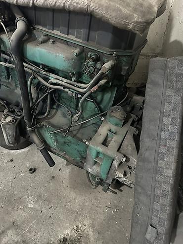 Двигатели, моторы и ГБЦ: Двигатель Volvo дизельный, рядный 6-цилиндровый. 2000 год — 2