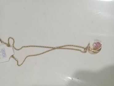 Bijuteriya dəstləri: Zərgərlik dəsti – qızılı rəng aksesuarlar Tərkib: - Boyunbağı 1: incə — 18