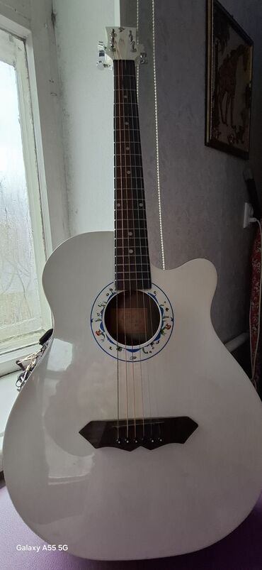 Гитары: Гитара гитары есть еще скрипка 1/8 и аккордеон барабанная установка — 2