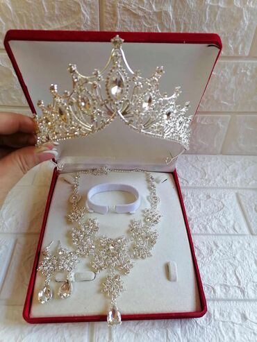 Setovi nakita: Chanel, Set: Kruna, Minđuše, Narukvica, Materijal: Cirkon, Biser — 13