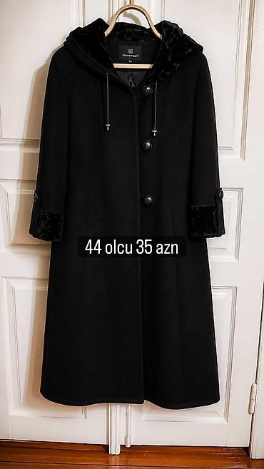 пальто zara: Qadın üst geyimləri – bir neçə model 1) Qara kapüşonlu palto, süni — 2